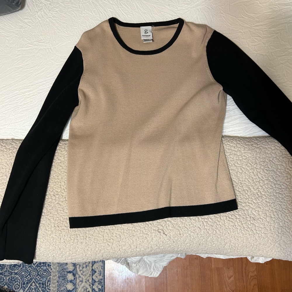 Black and tan woman’s George Sweater. Size L.